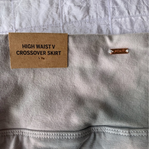 NWT Victoria's Secret PINK Active White and Gray Small Cotton High Waist V Skort - Picture 6 of 14